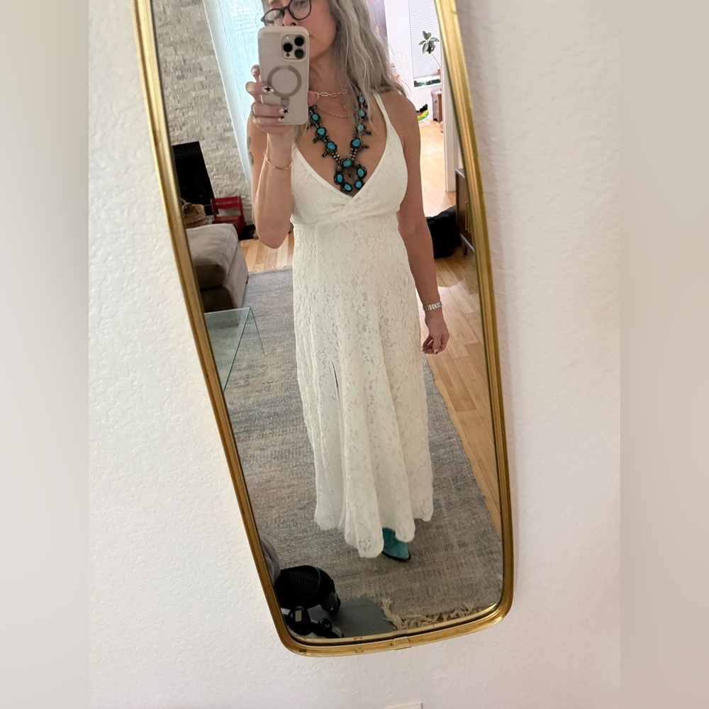 Annabelle Lace Maxi Dress White
Turn heads in this stunning gown NWT 4 - Picture 9 of 10